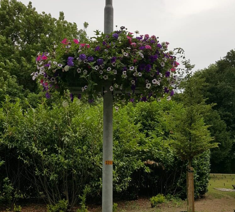 Nieuwe bloembakken lantaarnpalen